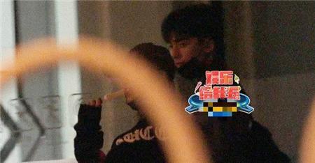 娱乐圈爆料室,揭秘明星幕后故事，独家爆料来袭！