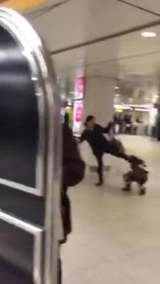 女子爆料火车站视频,惊人一幕引发网友热议