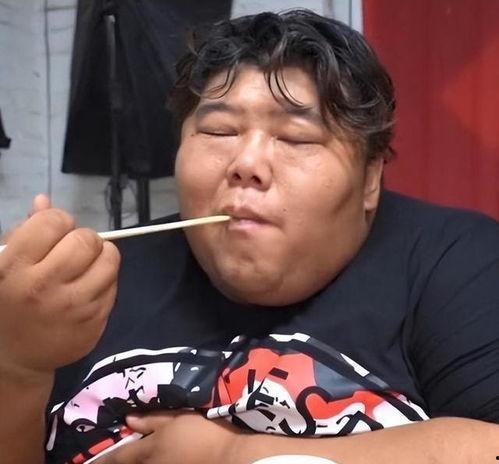 网红吃瓜挨揍图片高清,高清画面揭露网络暴力真相