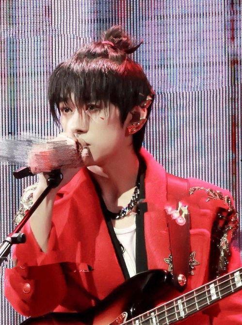 圈内第一爆料人是谁,圈内第一爆料人身份大揭秘！